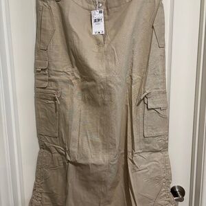 Parachute skirt with cargo pockets